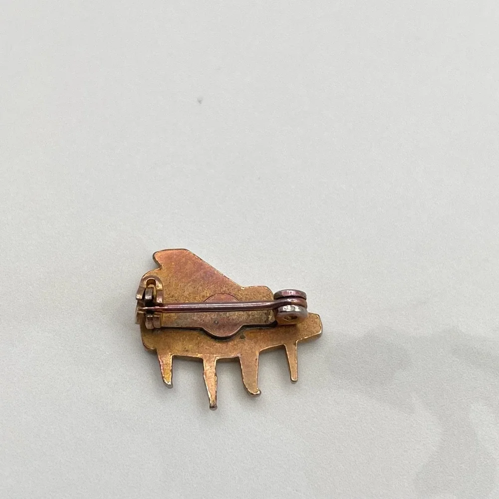Vintage Grand Piano Brooch Pin Gold Tone Music Instrument Novelty Mini Lapel Y2K